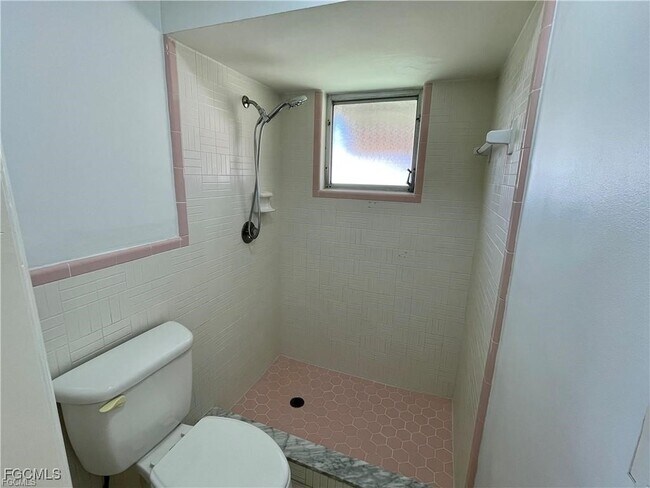 Building Photo - 5330 Majestic Ct