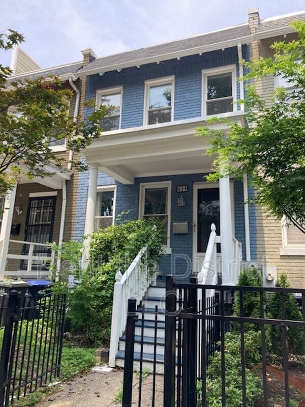 Building Photo - 624 Orleans Pl NE
