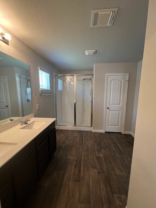 Building Photo - 101 Stellamar Dr