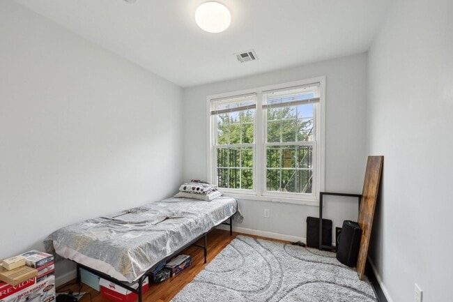 Building Photo - 240.5 South St