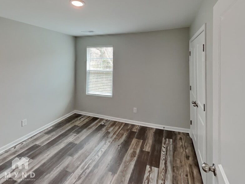 Building Photo - 410 S Gray St