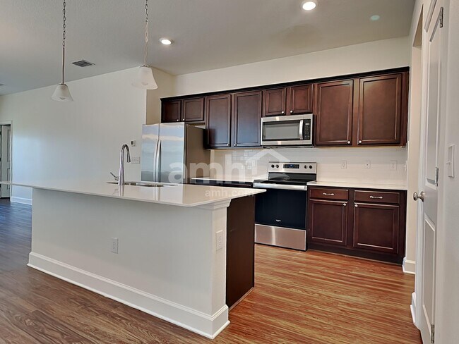 Building Photo - 1020 Island Pond Dr