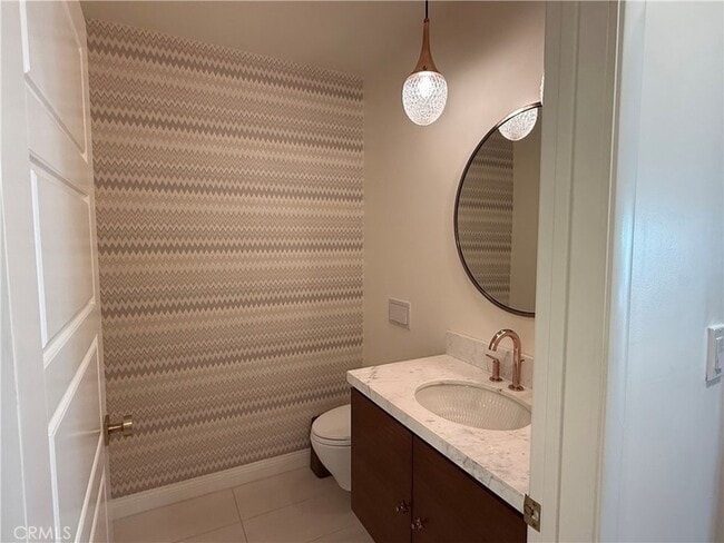 Building Photo - 940 Crestview Dr