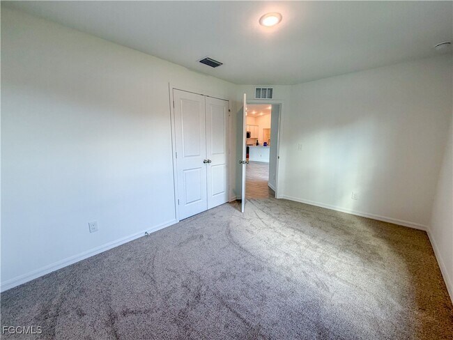 Building Photo - 420 NW 4th Terrace