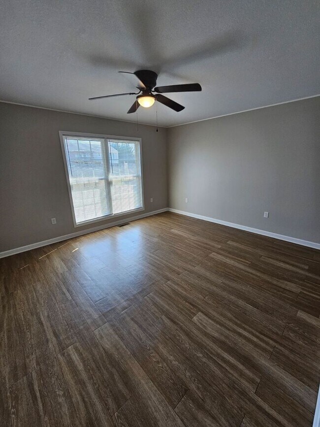 Building Photo - Spacious 3-Bedroom Home in Crossville with 2-Car Garage, Fenced Yard & Porches