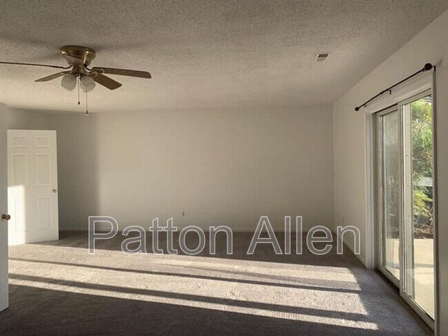 Building Photo - 125 Kyfields