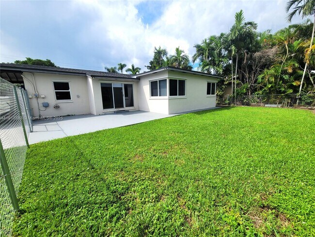 Building Photo - 8839 SW 28th St