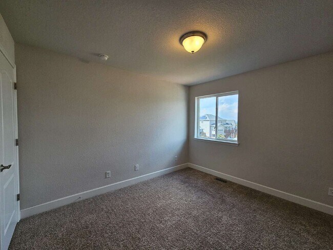 Building Photo - 1385 Castle Creek Cir