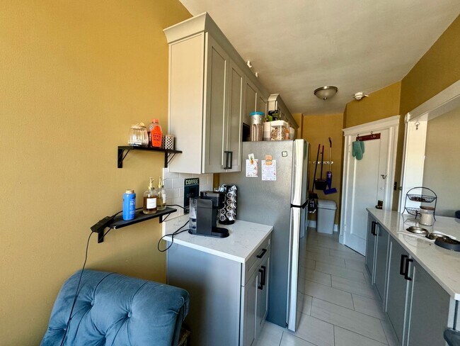 Building Photo - Spacious Cambridge 1 Bed