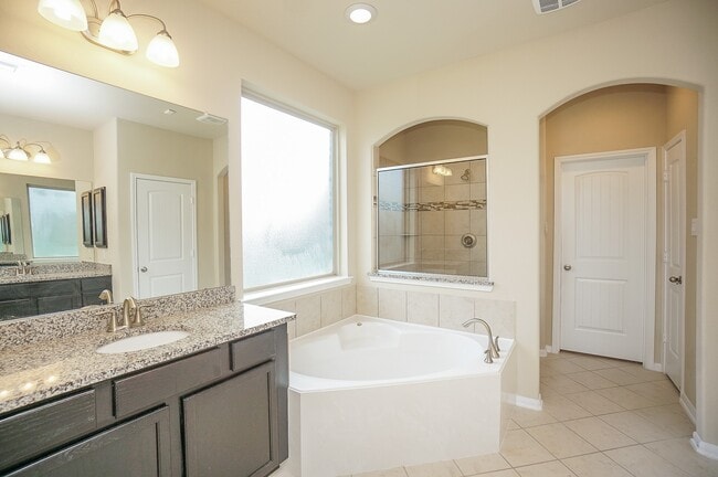 Building Photo - 9506 Bonbrook Bend Ln