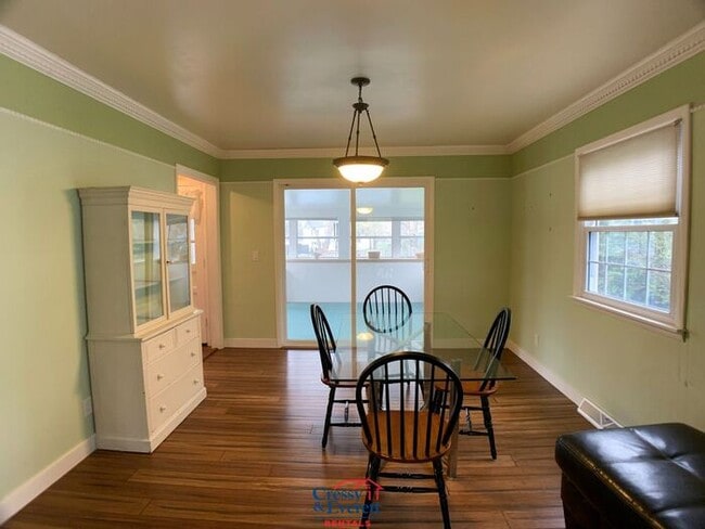 Building Photo - Spacious Niles Single Family