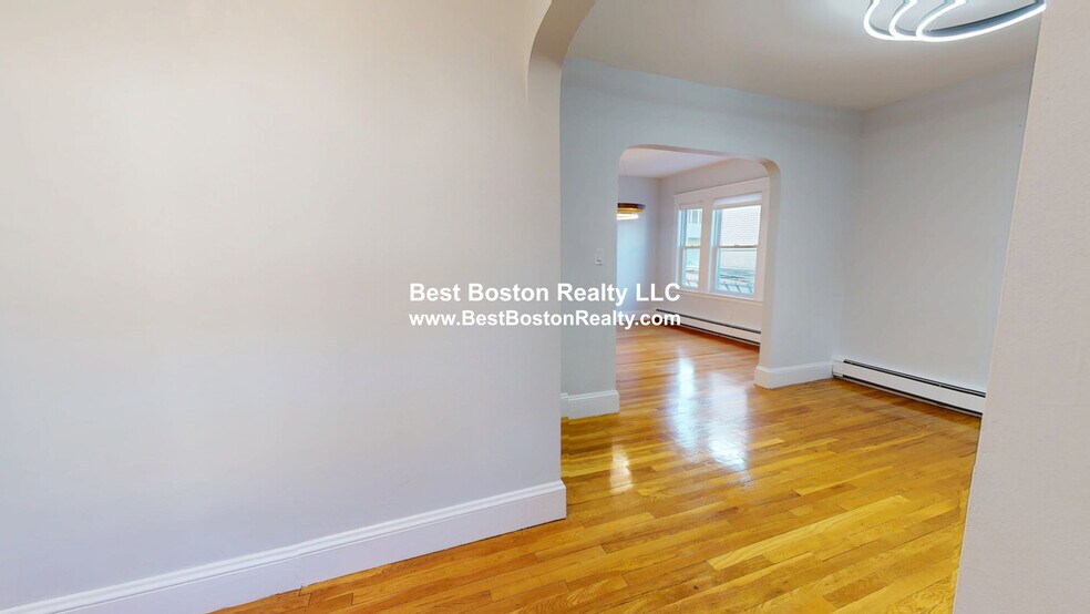 Building Photo - 14 Wellesley St