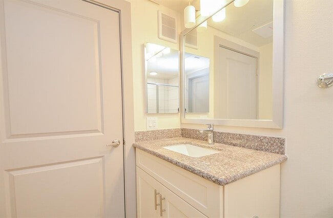 Building Photo - 6955 Turtlewood Dr