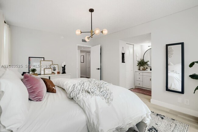 Building Photo - 9311 Orange Grove Dr