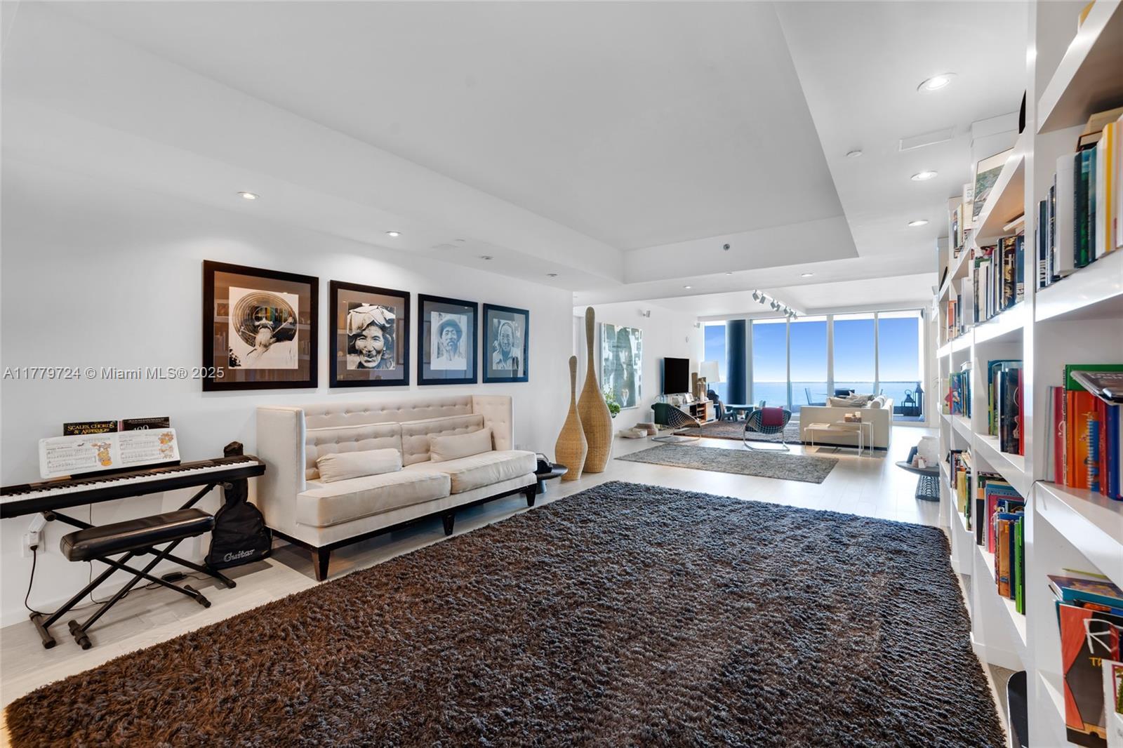 Building Photo - 5959 Collins Ave