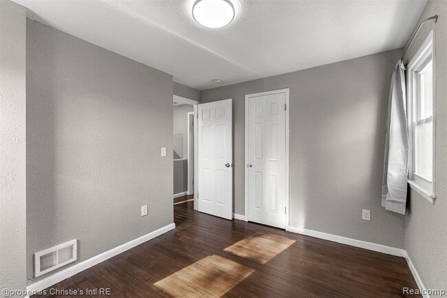 Building Photo - 10842 Nottingham Rd