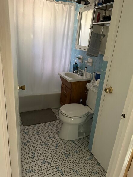 Building Photo - 6 Eliot Rd