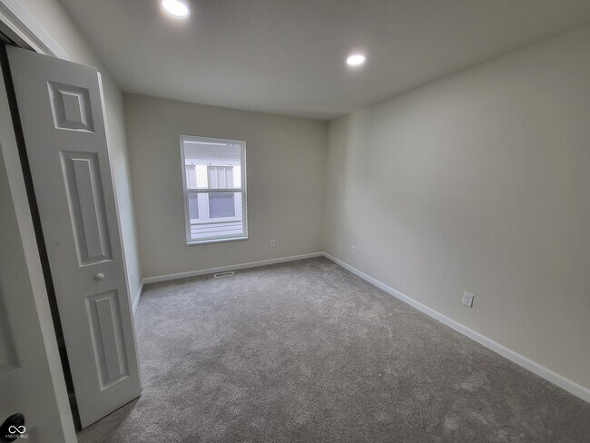 Building Photo - 2828 N Park Ave