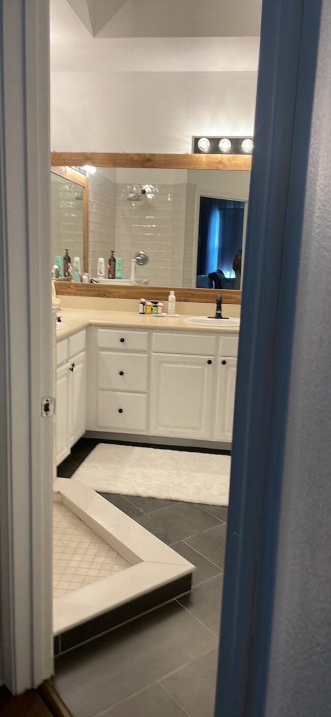 Building Photo - 500 Mirasol Cir