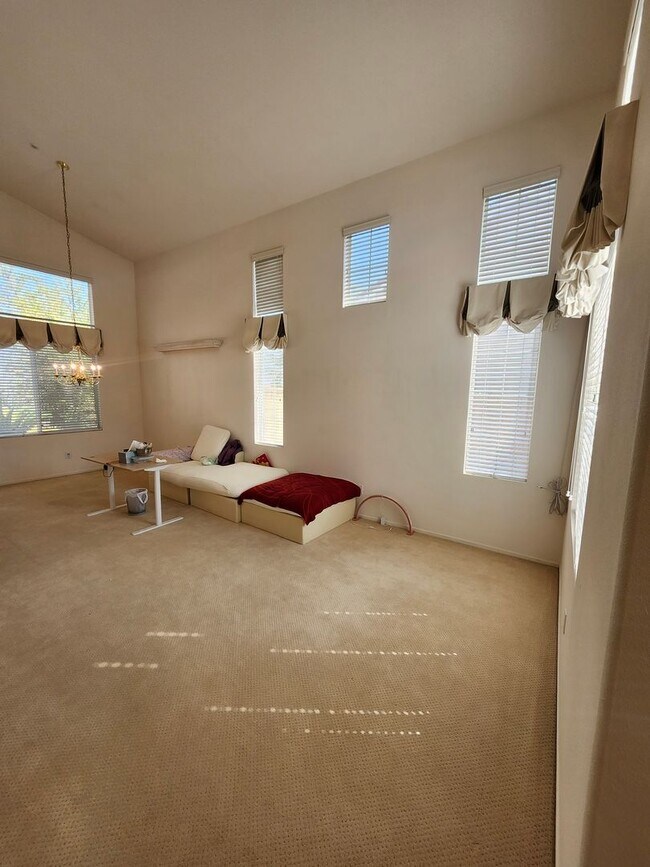 Building Photo - Beautiful two-story in Hunter's Ridge