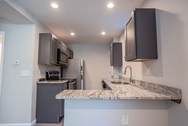 Building Photo - 9 Veto St