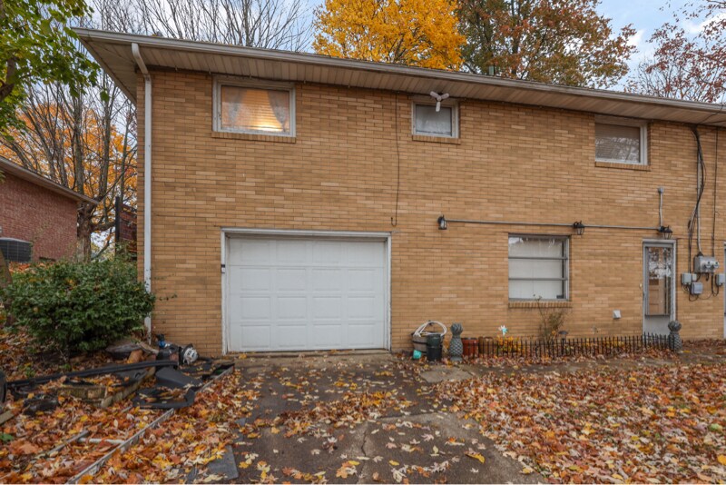 Building Photo - 1814 E Main St