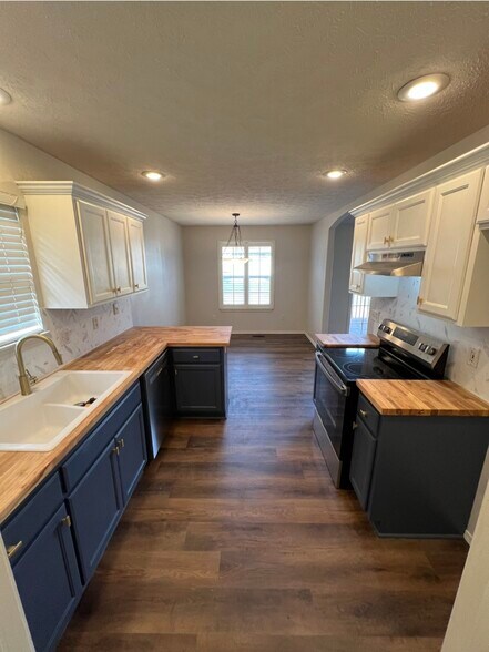 Building Photo - 3371 W Erie St