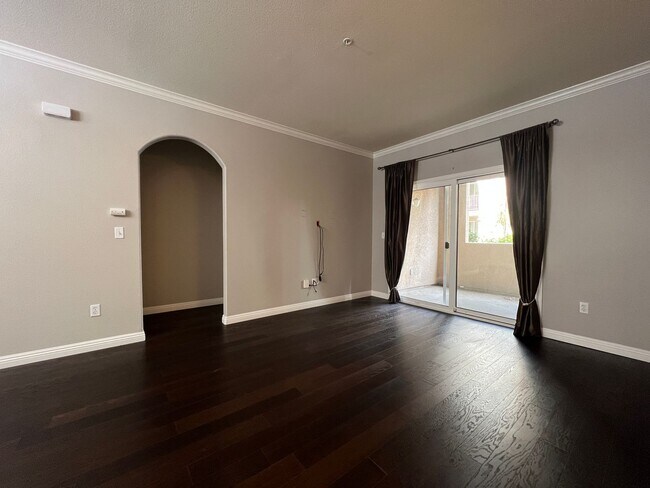 Building Photo - Villa Cortina Luxury Condo near Santana Ro...