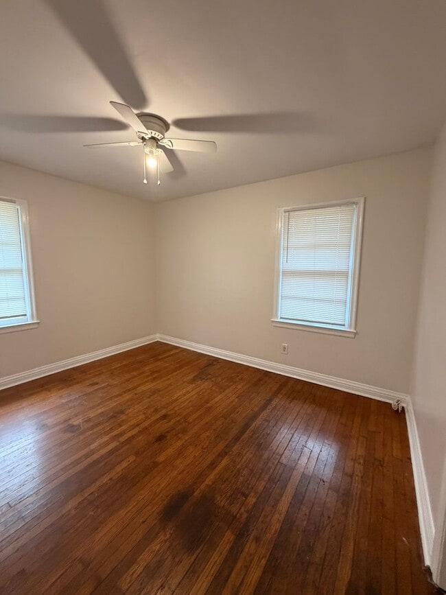 Building Photo - Brick 3/1.5 House in West Rome- $1,250