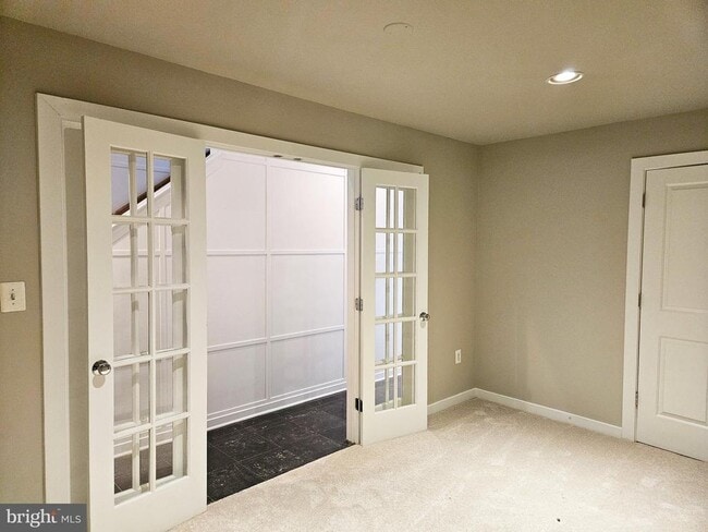 Building Photo - 12 S Regester St