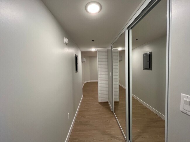 Interior Photo - 845 S. Kingsley