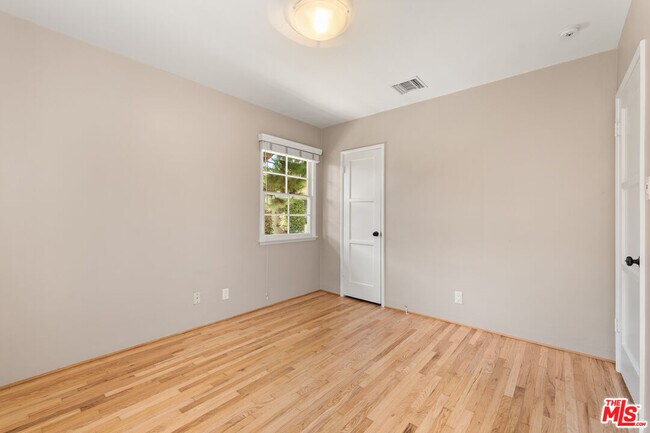 Building Photo - 6542 W 80th Pl