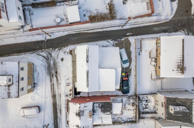 Building Photo - 2701-2703 Oakley Way (Full Service)