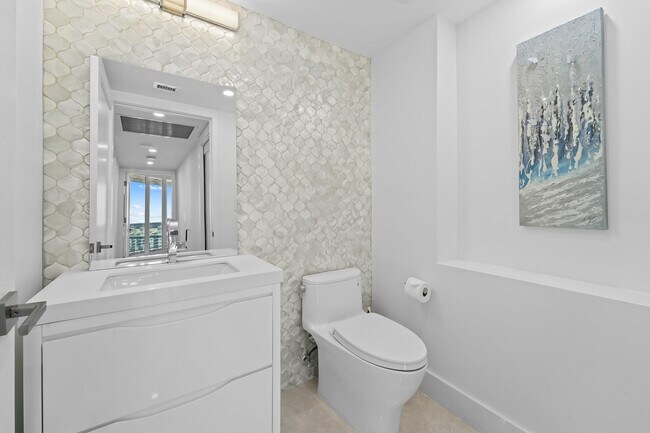 Building Photo - 3100 N Ocean Blvd