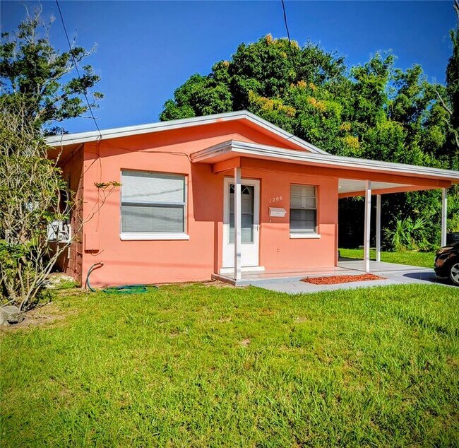 Primary Photo - 1206 Roosevelt Ave