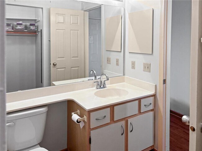 Building Photo - 431 S 7th St