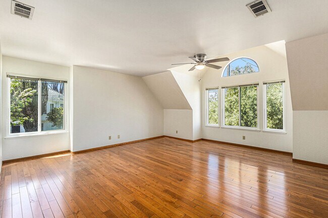 Building Photo - 1636 4th St