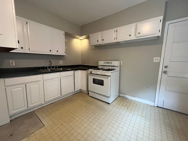 Building Photo - 1092 Edgerton St