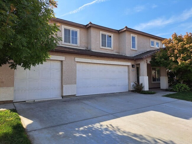 Building Photo - Beautiful 4 Bedroom House Ready To Call Home!