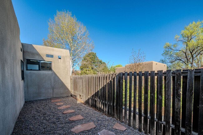 Building Photo - Absolute Gem in Pueblo Alegre (Camino De Chelly)