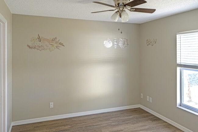 Building Photo - 1117 Peregrine St