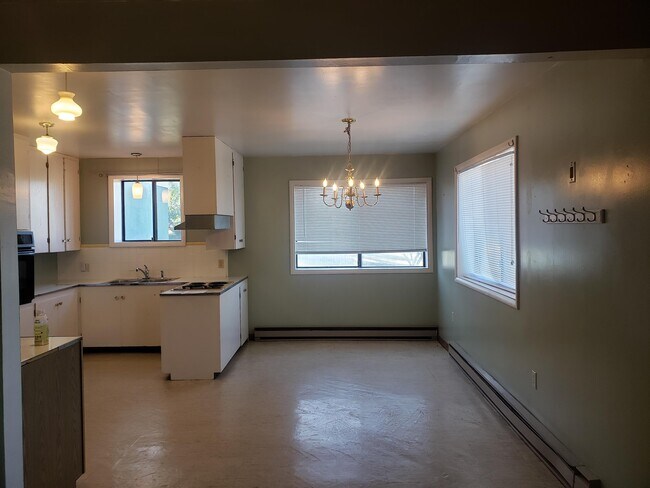 Building Photo - 5800 Sypes Canyon Rd