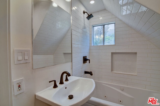 Building Photo - 641 N Martel Ave