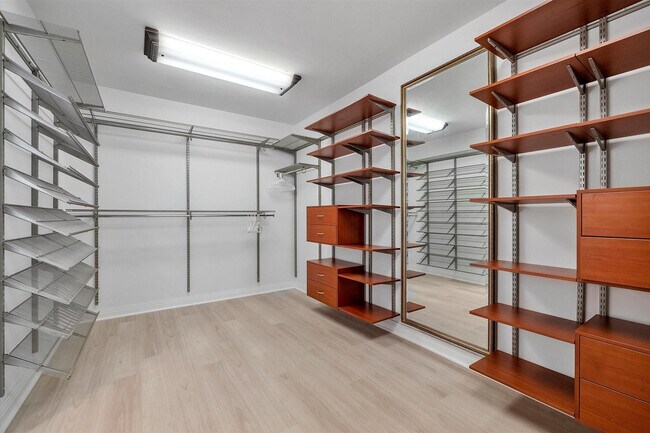 Building Photo - 2484 SE 12th St