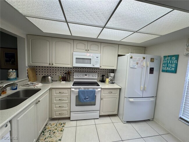 Building Photo - 5455 Peppertree Dr
