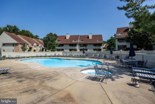 Building Photo - 321 Tavistock Rd