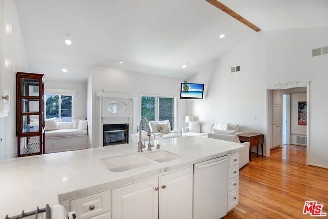 Building Photo - 3855 Rambla Pacifico St