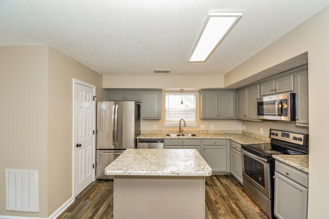 Building Photo - 912 Tom Hailey Blvd