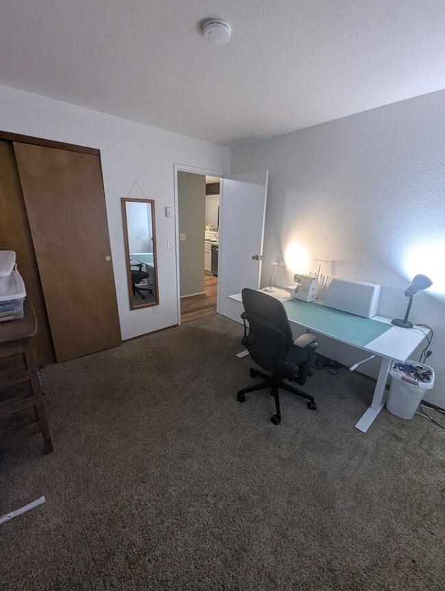 Building Photo - 2 bed/1 bath Crowhill condo on Douglas- Unfurnished