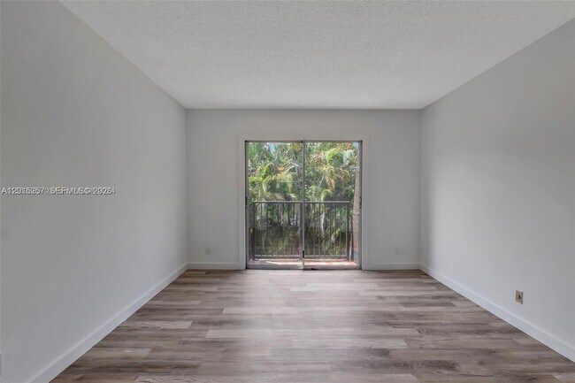 Building Photo - 6141 SW 42nd Ct